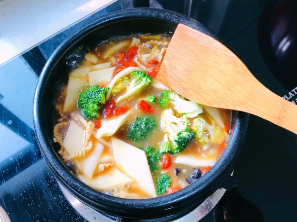 做个牛肉麻酱砂锅