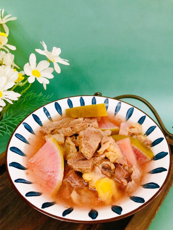 清汤牛肉炖萝卜汤