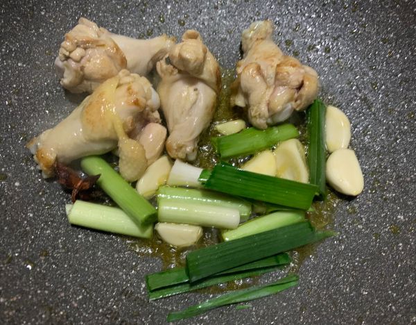 红烧鸡腿焖香菇