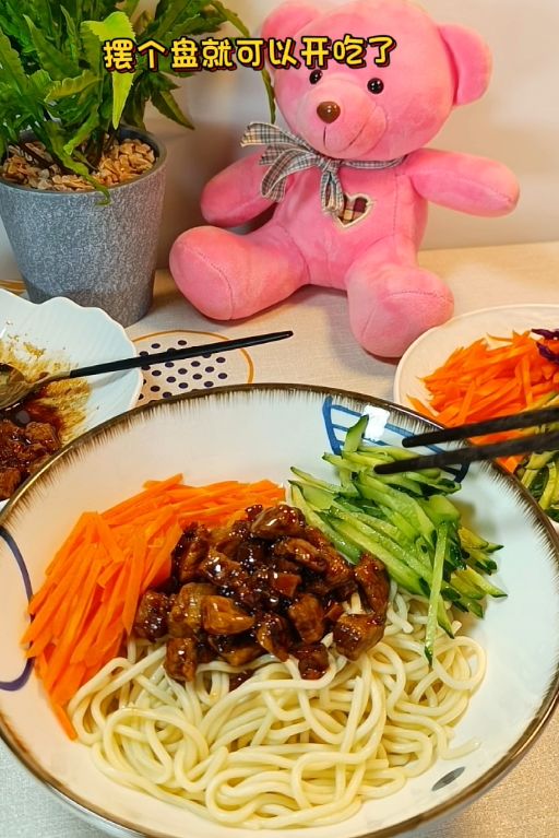 周末轻松早餐炸酱面