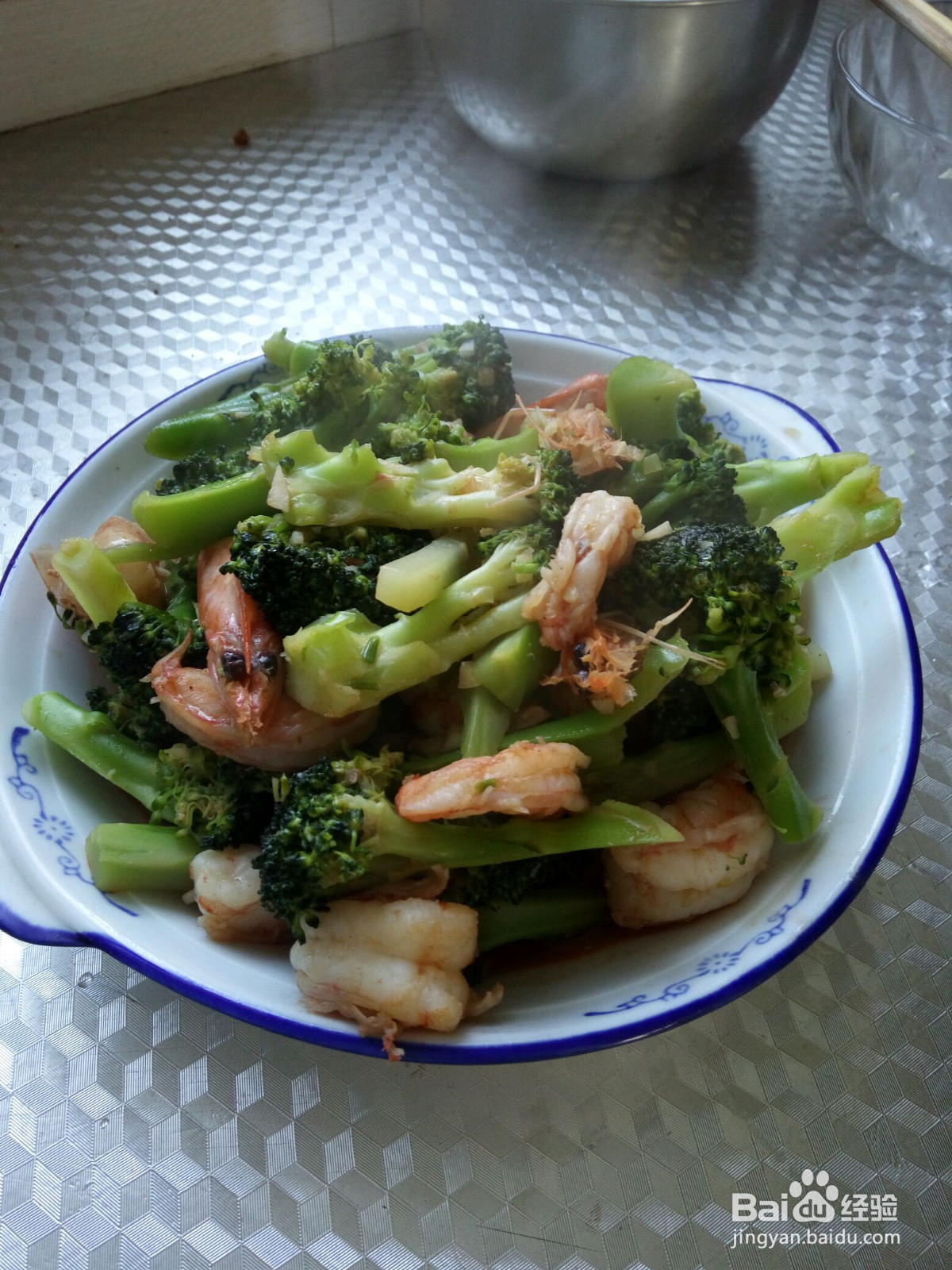 西兰花炒虾仁的做法