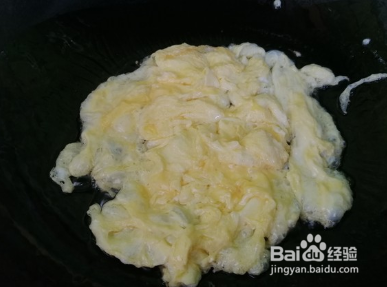 蘑菇藕片炒鸡蛋的做法