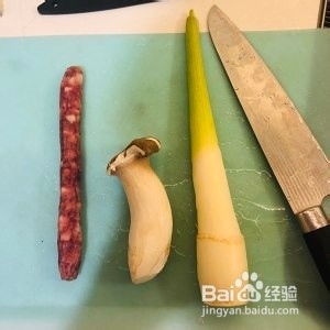 健康养生佳品茭白杂菇腊肠拌面的做法