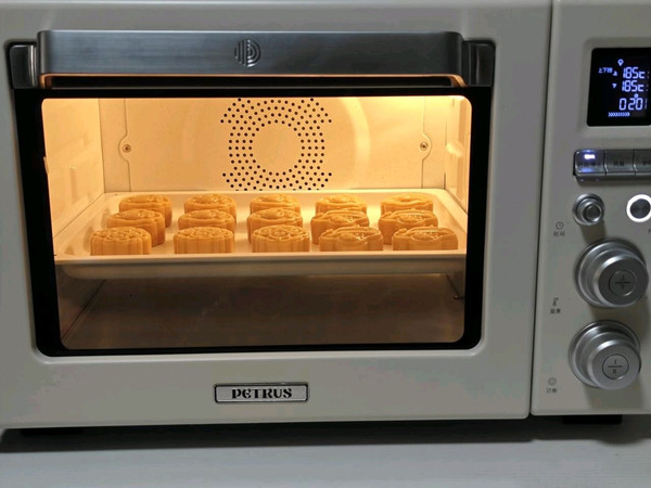 拉丝冰翅蛋黄月饼