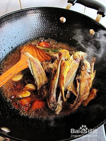 番茄啤酒炖小黄鱼