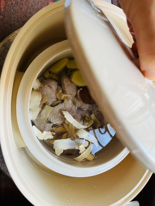 石斛西洋参瘦肉汤