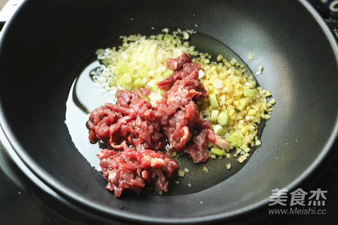 牛肉香菇酱拌面