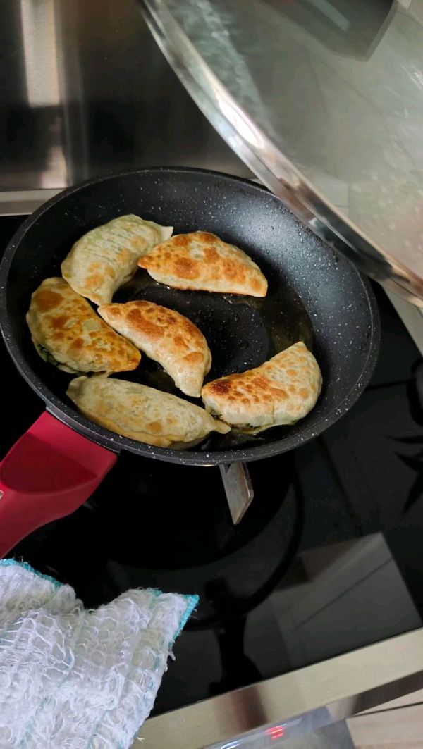 三鲜馅韮菜盒子