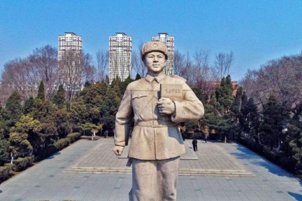 电影雷锋书记对雷锋说了四个成语是什么