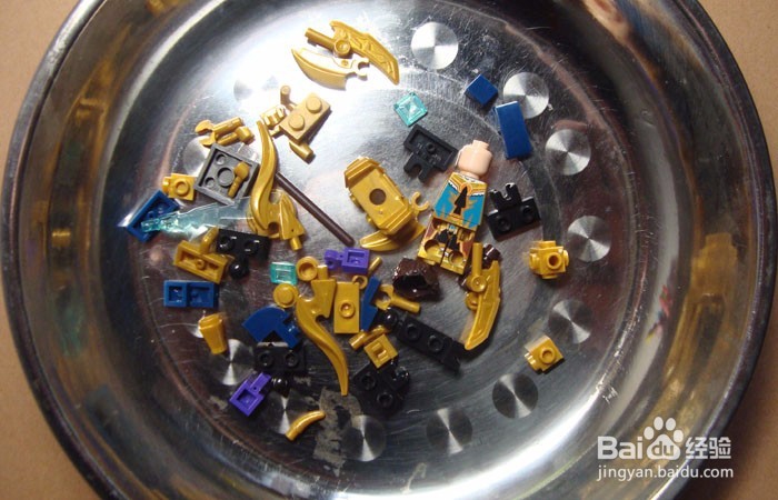 如何用积木拼装地面步行表演场景