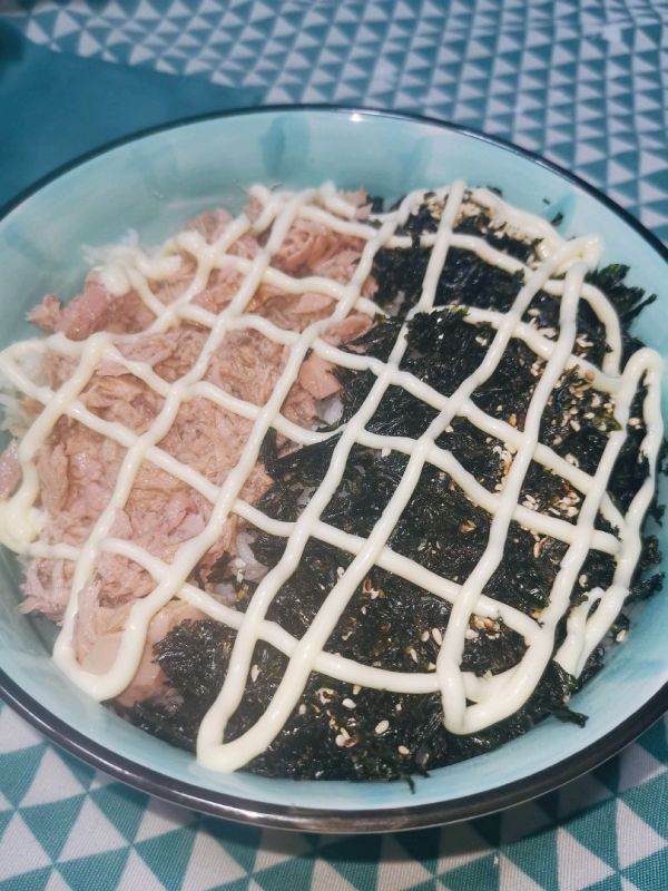 紫菜金枪鱼拌饭