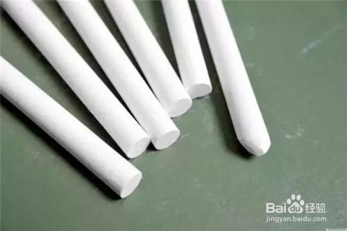 如何让泛黄的小白鞋变白