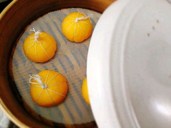 南瓜豆沙包、红枣小米粥