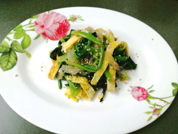 鸡蛋粉丝拌菠菜