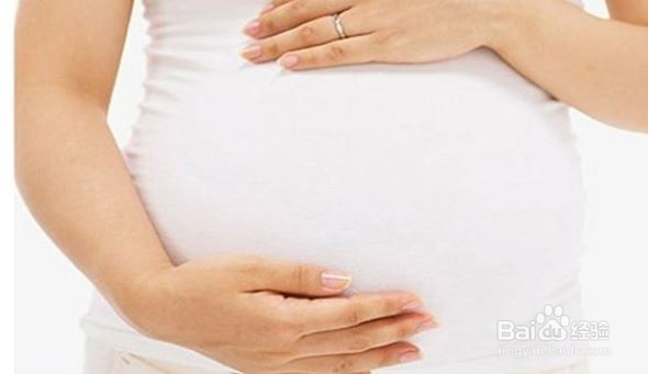 胎儿为什么喜欢用屁股顶妈妈的肚皮呢