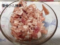 小朋友补钙-培根榨菜豆腐羹