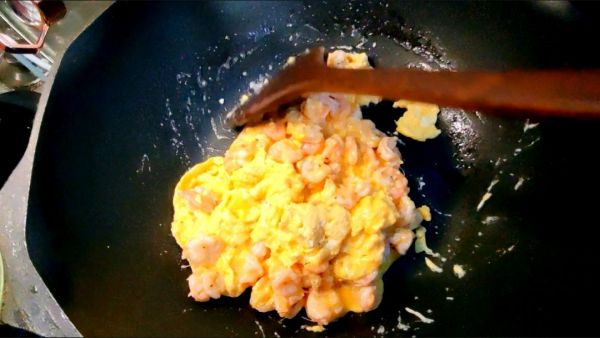 虾仁炒鸡蛋家常