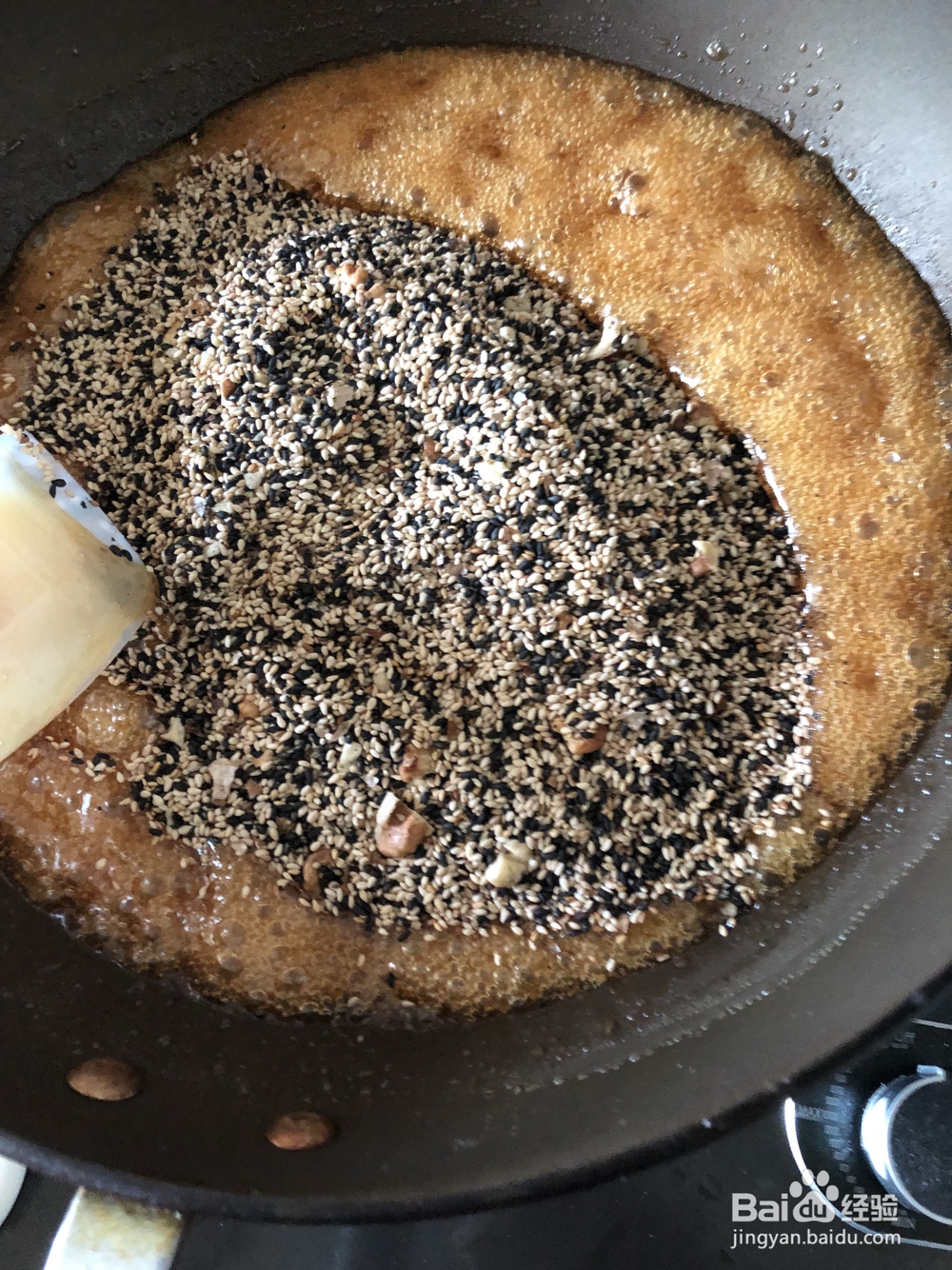 吃光光的芝麻糖糕