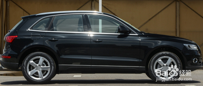 奥迪Q5油箱盖怎么开 油箱盖开关在哪里