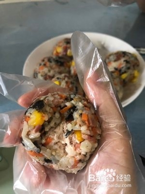 金枪鱼饭团的做法