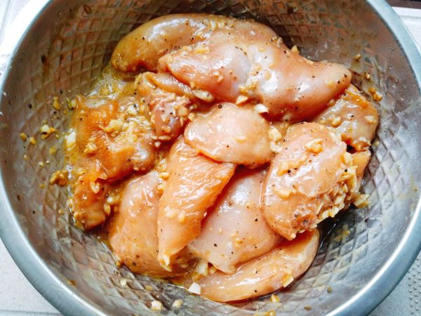 软嫩多汁煎鸡胸