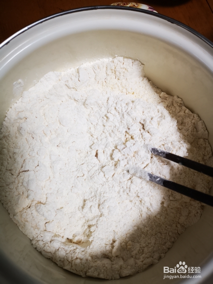 爽脆可口的玉米面鸡腿包