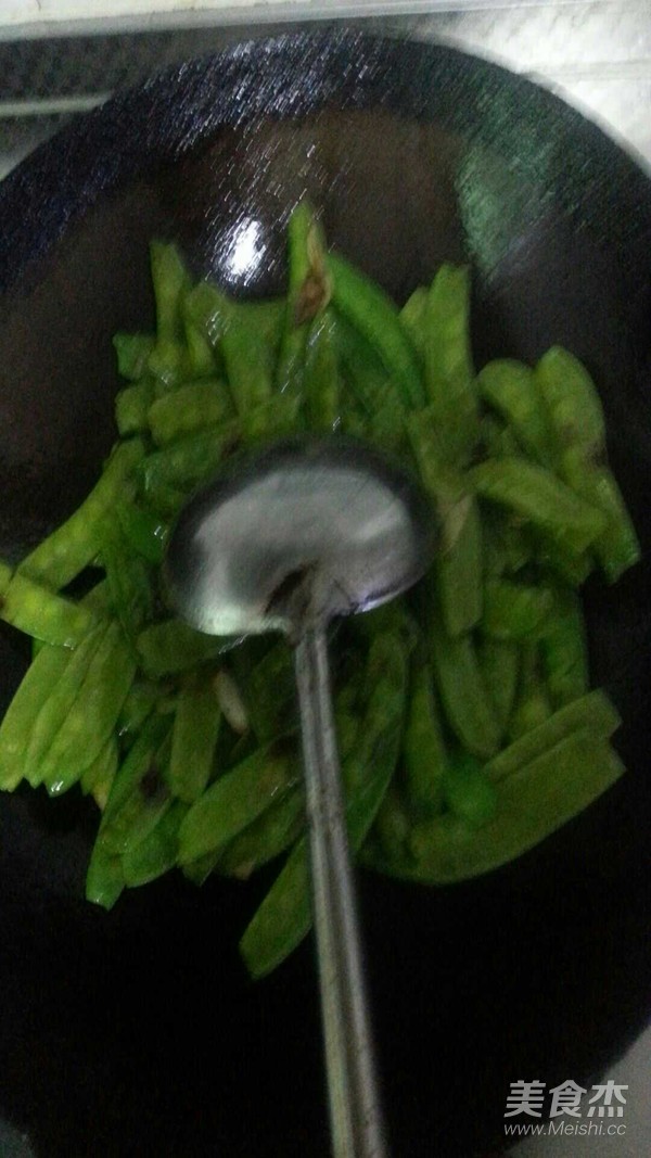 腊肠炒荷兰豆