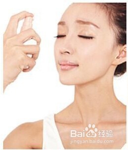 手指巧涂CC霜 打造清新妆容