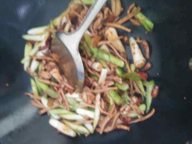 美味的蒜苗香辣鱿鱼干，你学会了吗