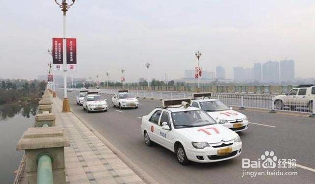 怎么通过驾照考试?