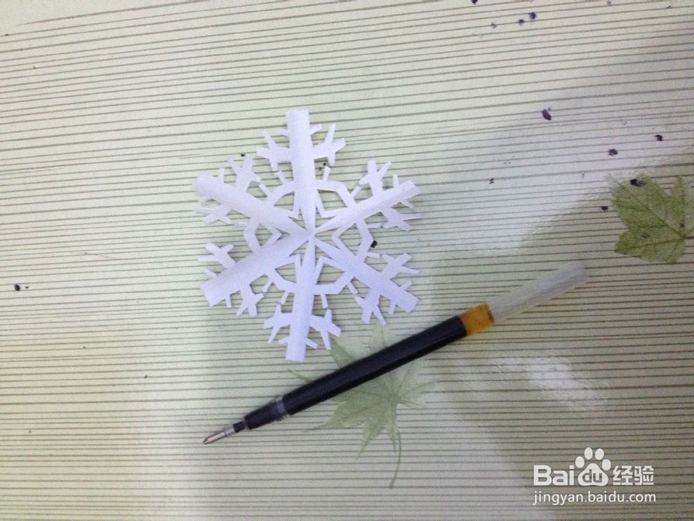 儿童剪纸之圣诞雪花的简单步骤