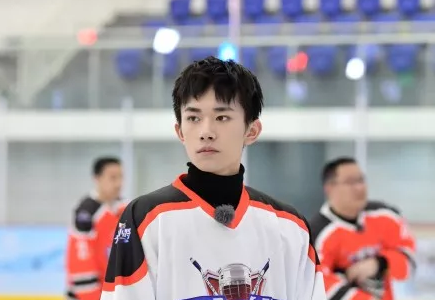 易烊千玺代言的口红