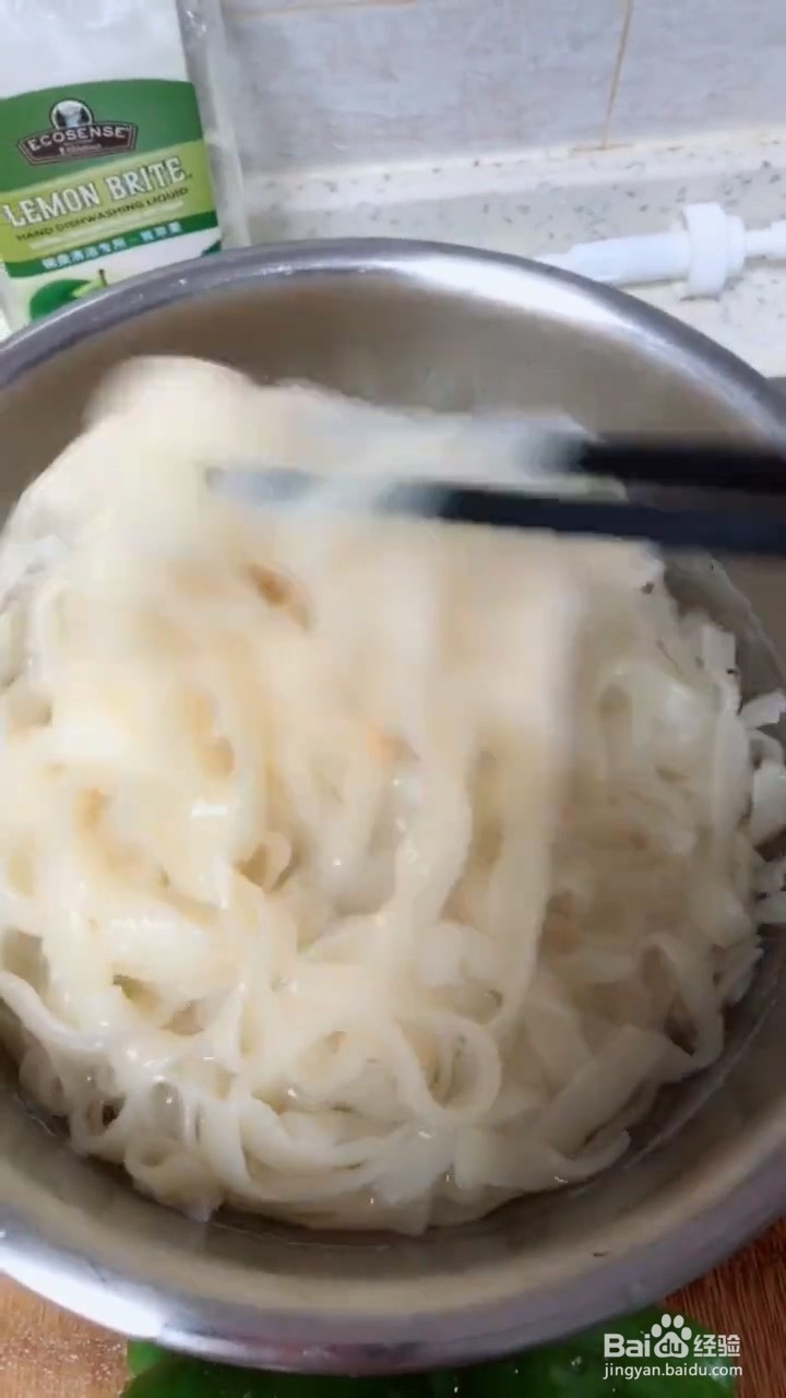 如何自制简单好吃的家常版炸酱面