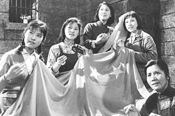 《红岩》中的监狱之花活下来了吗