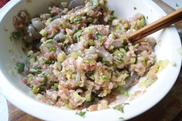 鲜虾芹菜大馄饨