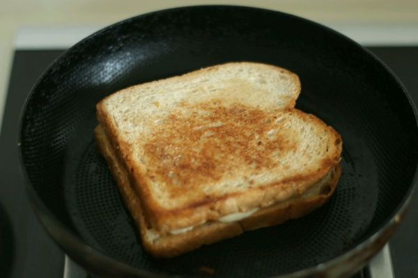 花生酱香蕉三明治