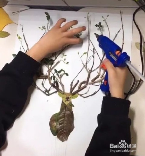 秋天到,如何用树叶制作一颗可爱的小鹿