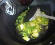 西红柿炒西兰花的做法