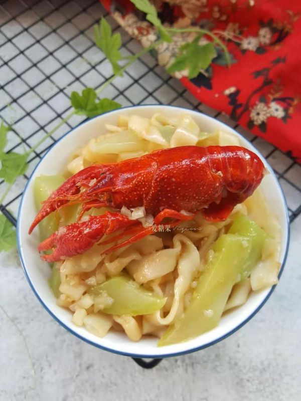 蒜香小龙虾焖面