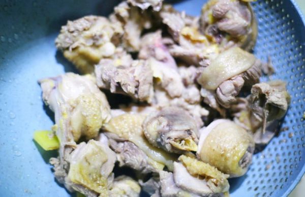 山药香菇玉米土鸡汤