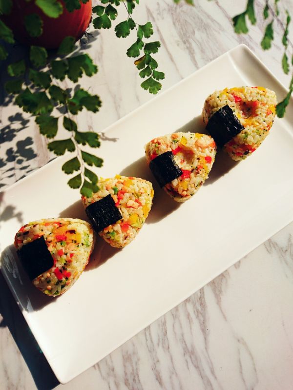 三文鱼彩蔬小饭团