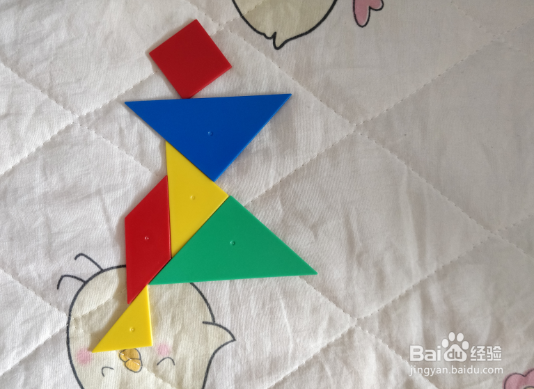 用七巧板智力拼图怎么拼一个大步奔跑的女孩？