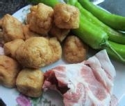 油豆腐炒肉的做法