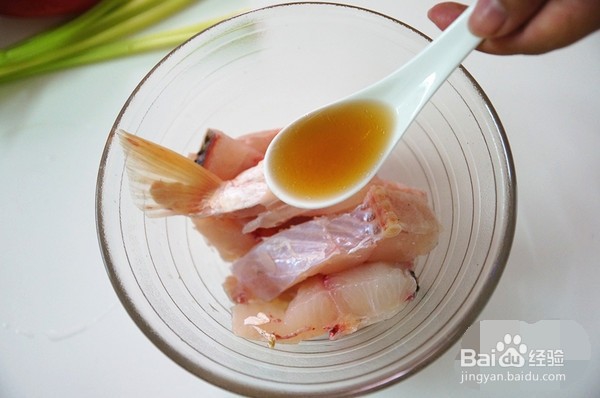 椒盐鱼骨的做法过程