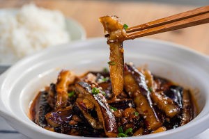 养生食补鱼香茄子煲的做法