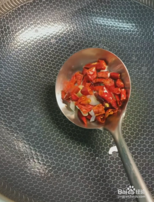 青椒炒白菜的做法！