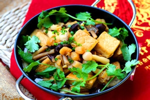 鲜香美味的什锦豆腐煲