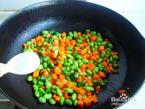 毛豆胡萝卜炒肉皮的做法