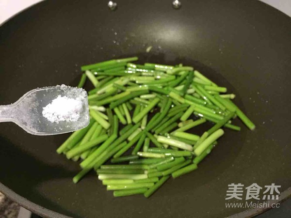 蒜苔炒鸡蛋的做法