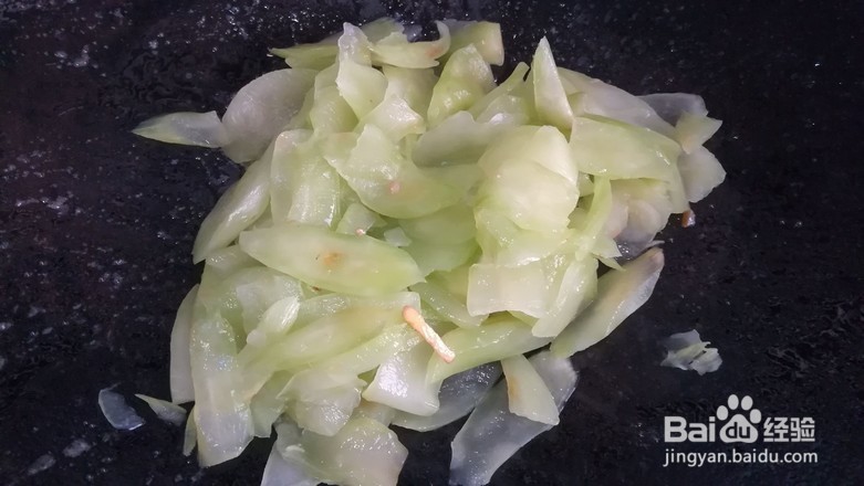 如何做泡椒牛肉烩莴笋?